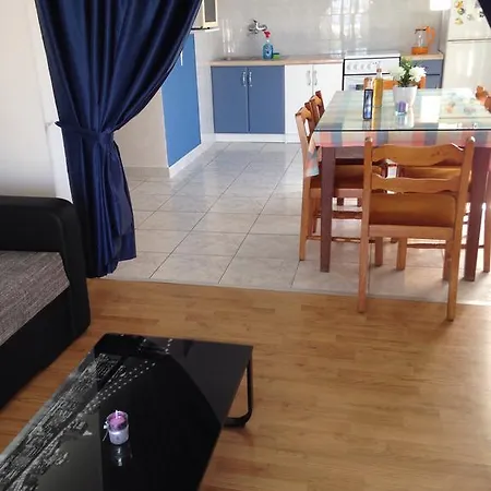 Διαμέρισμα Sea View Τρογκίρ